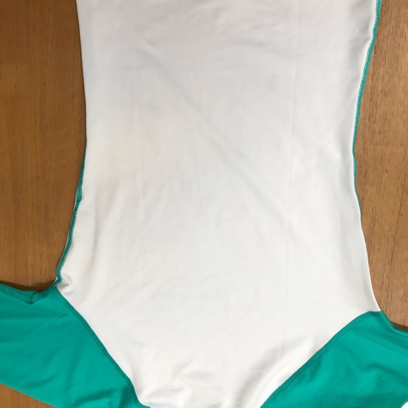 2 for 1 Roxy Rashguards - Picture 7 of 7